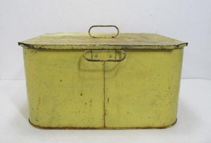 lot 116 image: Vintage WW2 Era S.M. CO Steel Military Crate