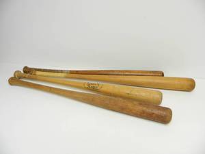 lot 191 image: 4 Vintage Wooden Baseball Bats - Including 2 Johnny Bench Pro Model Bats