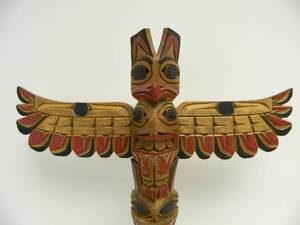 lot 192 image: Signed STACEY RAUB Hand Carved Native American Totem Sculpture