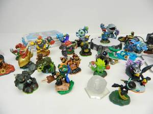 lot 196 image: Large Lot of SKYLANDERS Figures Power Bases & Games