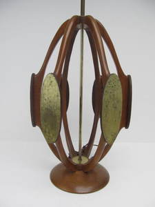 lot 125 image: Large Signed Mid Century MODELINE Teak Wood & Brass Table Lamp