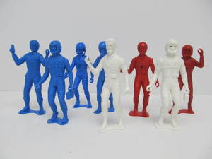 lot 128 image: Vintage 1960s 5 Plastic Space Mechanics Toy Figures