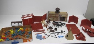 lot 129 image: Vintage 1960s MARX Fort Apache Playset 