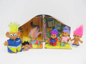 lot 133 image: Vintage TROLLS Wishnik Shanty Shack wTrolls Dolls