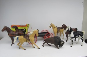 lot 140 image: Lot of Vintage Marx JOHNNY WEST Horses Wagon & Buffalo