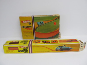 lot 142 image: Vintage 1960s HOT WHEELS Full Curves & Strip Action Set 