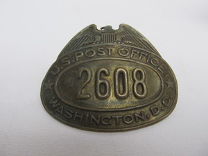 lot 178 image: Old Vintage US POST OFFICE Hat Badge - Washington DC