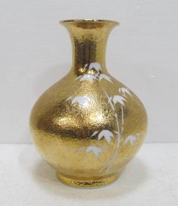 lot 232 image: Signed Vintage SHIBATA Japanese Gold Vase