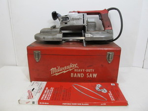 lot 291 image: Working MILWAUKEE Heavy Duty Portable Band Saw wCase