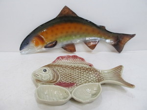 lot 301 image: Large Glass & Ceramic Fish Platters