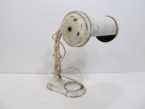 lot 305 image: Antique Cast Metal StudentDesk Lamp