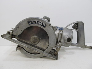 lot 239 image: Working vintage 1950s Heavy Duty Worm Drive Skilsaw Circular Saw