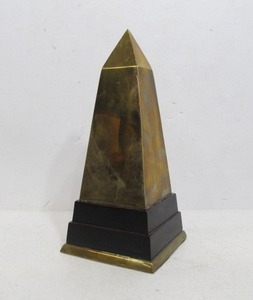 lot 245 image: Solid Brass & Wood Obelisk Desk Statue