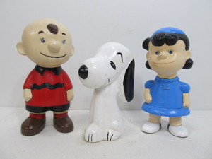 lot 250 image: Vintage Painted Ceramic PEANUTS Characters - Charlie Brown Lucy & Snoopy