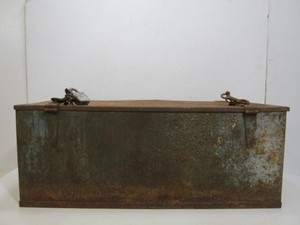lot 94 image: Old Vintage US Military Steel Crate wOriginal Lock & Key