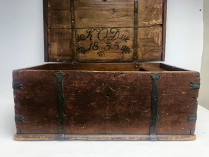 lot 8 image: Early Antique 19th Century Dovetailed Wood Trunk - Dated 1835