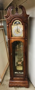 lot 2 image: Beautiful Working HOWARD MILLER Ornate Grandfather Clock
