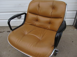 lot 5 image: Genuine Signed Vintage KNOLL Rolling Swivel POLLACK Executive Office Chair