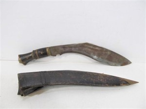 lot 160 image: Vintage Middle eastern Khukuri Knife wSheath
