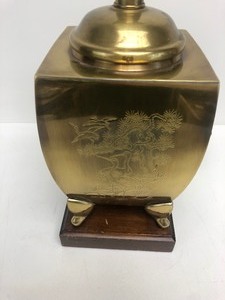 lot 184 image: Vintage Solid Brass Etched Oriental Table Lamp