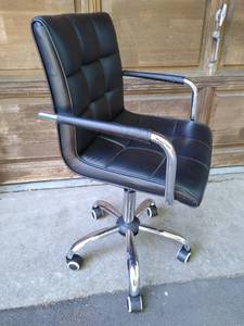 lot 304 image: Rolling Swivel OfficeComputer Chair