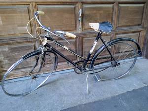 lot 325 image: Vintage TYLER Ladies Bicycle