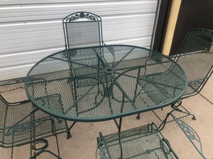 lot 329 image: Nice Contemporary Iron Patio Table wChairs