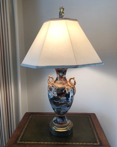 lot 336 image: Beautiful Old Vintage Hand Painted Chinese Porcelain Vase Lamp wFinial