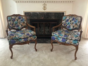 lot 342 image: Matching Pair of Vintage Upholstered Parlor Chairs
