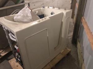 lot 8 image: Bliss Tubs Model 2651 Walk In Bath Tub Therapeutic Massage System