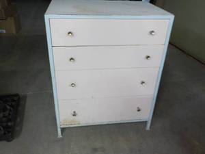 lot 4 image: 4 Drawer Metal Cabinet 29 x 19 x 36...