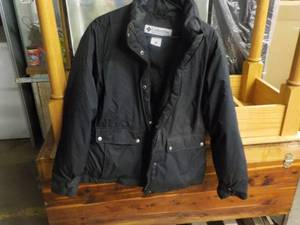 lot 6 image: Columbia womens size L Puffer Jack...