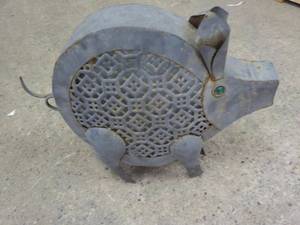 lot 22 image: Outdoor Metal Dcor 18 x 14...