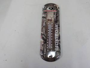 lot 32 image: Mossy Oak Metal Outdoor Gauge 15 t...