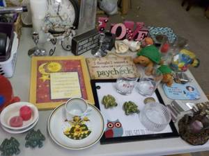 lot 34 image: Large Lot of Home Dcor...