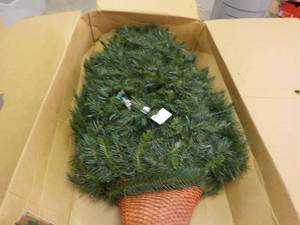 lot 85 image: Xmas Tree Lighted Wall Hanging 40 ...
