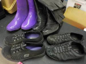 lot 98 image: Womens Size 8 Rubber and Leather B...