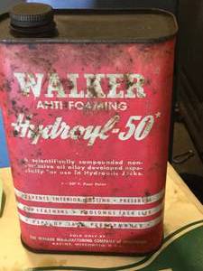 lot 19 image: Walker Hydroyl 50 vintage oil can