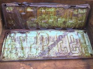 lot 10 image: Matched set 1921 Licence Plates