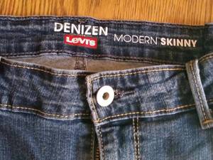 lot 42 image: Denzen Levis( Modern Skinney) jeans