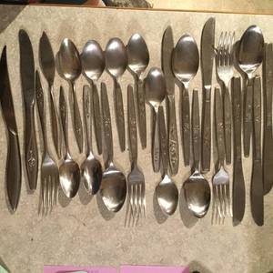 lot 86 image: arts & crafts vintage decorative flat wear  pieces