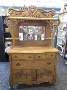 lot 1 image: Beautiful Antique Oak Buffet