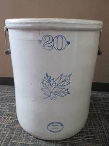 lot 3 image: Western Stoneware 20 Gallon Crock