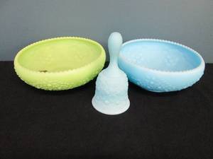 lot 29 image: Fenton Glass