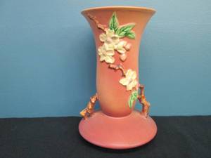 lot 30 image: Roseville Pottery
