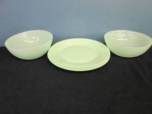 lot 82 image: Jadeite