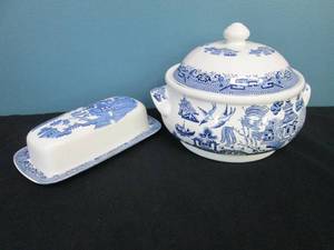 lot 84 image: Blue Willow