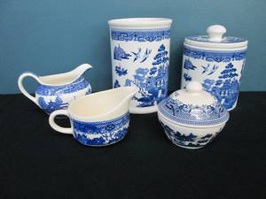 lot 85 image: Blue Willow