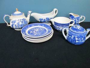 lot 86 image: Blue Willow