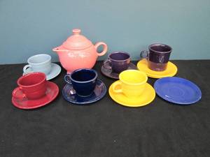 lot 94 image: Fiesta Ware